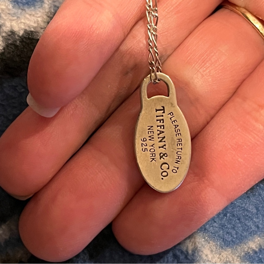 Authentic TIFFANY & CO. “Return to Tiffany” Oval Tag necklace